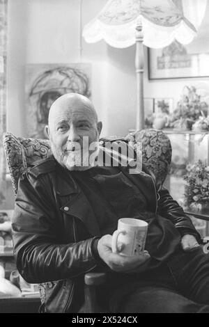 LIONEL FANTHORPE, AUTHOR, PRIEST, 1997: A portrait of author Lionel Fanthorpe at his home in Cardiff, Wales, UK on 20 January 1997. INFO: Lionel Fanthorpe, a British author and television presenter, was born on January 17, 1935, in Dereham, Norfolk, England. Renowned for his prolific output of science fiction and supernatural novels, he became a cult figure in genre fiction. Stock Photo