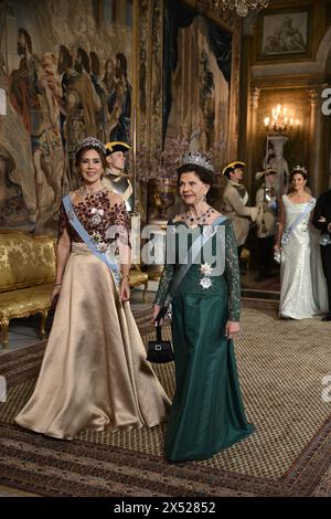 Stockholm, Sweden. 06th May, 2024. Queen Mary of Denmark and Queen Silvia of Sweden arrive at the banquet at Stockholm Palace that the royal couple is holding for Denmark's royal couple. Denmark's royal couple is on a two-day state visit to Sweden.Photo: Pontus Lundahl/TT/Code 10050 Credit: TT News Agency/Alamy Live News Stock Photo