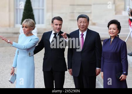 Paris, France. 06th May, 2024. © PHOTOPQR/LE PARISIEN/Le Parisien/Arnaud Journois ; PARIS ; 06/05/2024 ; PARIS, PALAIS DE L'ELYSEE 06/05/2024/LE PRESIDENT DE LA REPUBLIQUE EMMANUEL MACRON RECOIT LE PRESIDENT DE LA REPUBLIQUE POPULAIRE DE CHINE XI JINPING DANS LE CADRE DE SA VISITE D'ETAT EN FRANCE/ARRIVEE DES INVITES AU DINER D'ETAT/PHOTO LE PARISIEN/ARNAUD JOURNOIS Paris, France, may 6th 2024 French president Emmanuel Macron hosts China's president XiJinping Credit: MAXPPP/Alamy Live News Stock Photo
