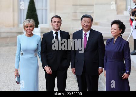 Paris, France. 06th May, 2024. © PHOTOPQR/LE PARISIEN/Le Parisien/Arnaud Journois ; PARIS ; 06/05/2024 ; PARIS, PALAIS DE L'ELYSEE 06/05/2024/LE PRESIDENT DE LA REPUBLIQUE EMMANUEL MACRON RECOIT LE PRESIDENT DE LA REPUBLIQUE POPULAIRE DE CHINE XI JINPING DANS LE CADRE DE SA VISITE D'ETAT EN FRANCE/ARRIVEE DES INVITES AU DINER D'ETAT/PHOTO LE PARISIEN/ARNAUD JOURNOIS Paris, France, may 6th 2024 French president Emmanuel Macron hosts China's president XiJinping Credit: MAXPPP/Alamy Live News Stock Photo