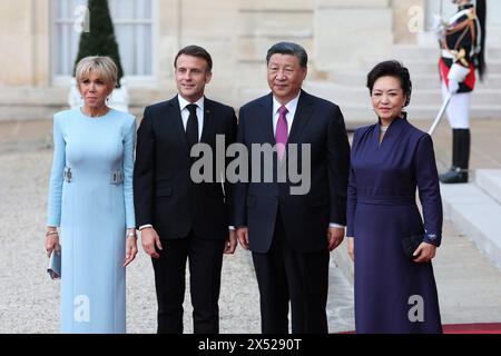 Paris, France. 06th May, 2024. © PHOTOPQR/LE PARISIEN/Le Parisien/Arnaud Journois ; PARIS ; 06/05/2024 ; PARIS, PALAIS DE L'ELYSEE 06/05/2024/LE PRESIDENT DE LA REPUBLIQUE EMMANUEL MACRON RECOIT LE PRESIDENT DE LA REPUBLIQUE POPULAIRE DE CHINE XI JINPING DANS LE CADRE DE SA VISITE D'ETAT EN FRANCE/ARRIVEE DES INVITES AU DINER D'ETAT/PHOTO LE PARISIEN/ARNAUD JOURNOIS Paris, France, may 6th 2024 French president Emmanuel Macron hosts China's president XiJinping Credit: MAXPPP/Alamy Live News Stock Photo