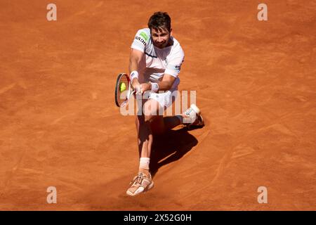 BARCELONA, SPAIN - APRIL 19: Cameron Norrie of Great Britain returns a ball in their quarterfinals match against Tomas Martin Etcheverry of Argentina Stock Photo