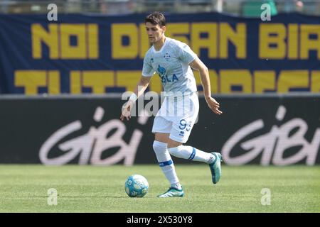 Modena, Italy. 5th May, 2024. Federico Barba of Como during the Serie B match at Stadio Alberto Braglia, Modena. Picture credit should read: Jonathan Moscrop/Sportimage Credit: Sportimage Ltd/Alamy Live News Stock Photo