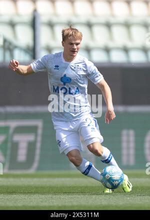 Modena, Italy. 5th May, 2024. Matthias Braunoder of Como during the Serie B match at Stadio Alberto Braglia, Modena. Picture credit should read: Jonathan Moscrop/Sportimage Credit: Sportimage Ltd/Alamy Live News Stock Photo