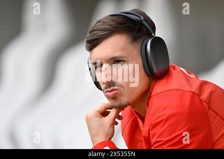 Bryan Zaragoza FC Bayern Muenchen FCB (17) Headphones, Substitute bench, MHPArena, MHP Arena Stuttgart, Baden-Wuerttemberg, Germany Stock Photo