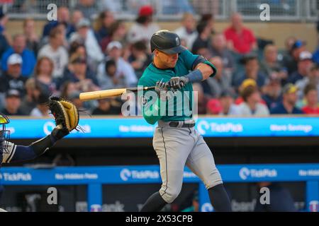 Minneapolis, Minnesota, USA. 6th May, 2024. Seattle Mariners shortstop DYLAN MOORE (25) during a MLB baseball game between the Minnesota Twins and the Seattle Mariners at Target Field. The Twins won 3-1. (Credit Image: © Steven Garcia/ZUMA Press Wire) EDITORIAL USAGE ONLY! Not for Commercial USAGE! Stock Photo