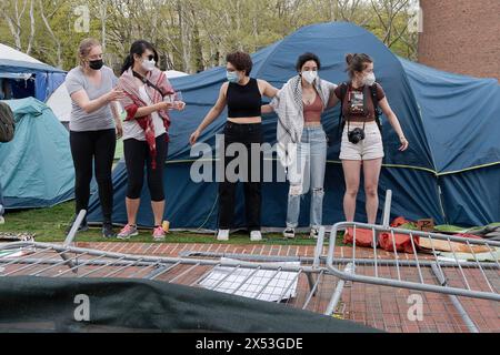 Cambridge, Massachusetts, USA. 06th May, 2024. Pro-Palestine protesters lock arms after several demonstrators knocked fences down and opened the MIT encampment back to student protesters. Rallies continue at the Massachusetts Institute of Technology, or MIT, campus now three weeks since the pro-Palestine protesters started an encampment. Credit: SOPA Images Limited/Alamy Live News Stock Photo