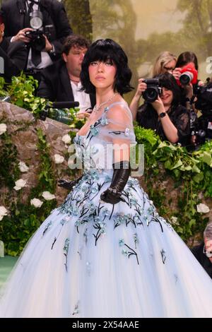 Sydney Sweeney attending the Metropolitan Museum of Art Costume ...