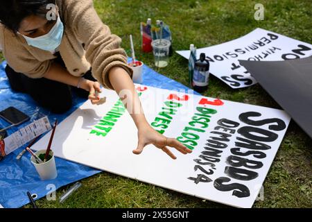 LONDON, UK, 7th May 2024: Students at SOAS University of London set up a ‘liberated zone’ on campus to stand in solidarity with the people of Gaza. They are demanding that the University divest from Israel and end their relationship with Barclays Bank. Stock Photo