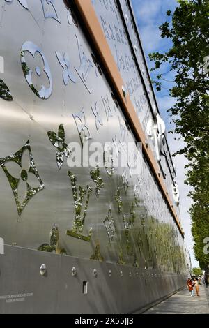 Louis Vuitton Falg ship store and Headquarter on Champs Elysées - Paris - France Stock Photo