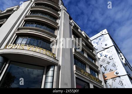 Louis Vuitton Falg ship store and Headquarter on Champs Elysées - Paris - France Stock Photo