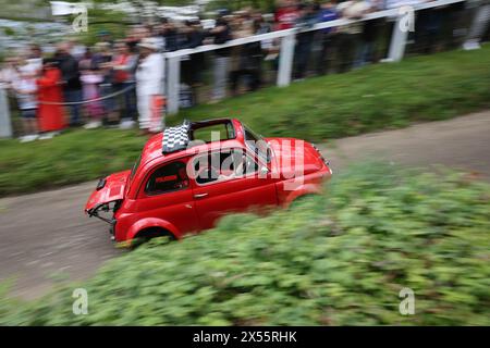 Fiat 500 driving up Test Hill at Italian Car Day at Brooklands, 4th May 2024, Brooklands Museum, Weybridge, Surrey, England, UK Stock Photo