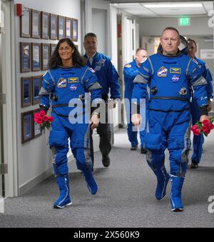 Cape Canaveral, United States of America. 06 May, 2024. NASA astronaut Butch Wilmore, right, and fellow crewmate Suni Williams, left, holding roses, walk from the Neil A. Armstrong Operations and Checkout Building for the short trip to Launch Complex 41 at the Kennedy Space Center, May 6, 2024, in Cape Canaveral, Florida. The Starliner first manned Crew Flight Test was scrubbed at the last minute after a problem with an oxygen relief valve on the Centaur Stage was detected. Credit: Kim Shiflett/NASA Photo/Ģ����ý Live News Stock Photo