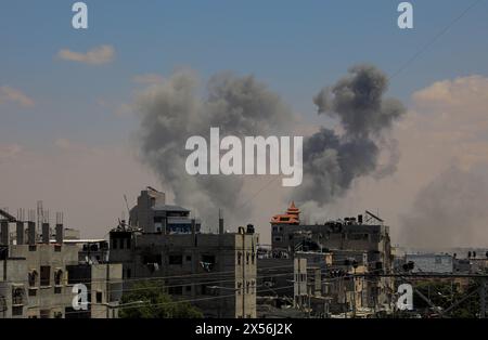 Gaza. 7th May, 2024. Smoke rises following Israeli airstrikes in southern Gaza Strip city of Rafah, on May 7, 2024. At least 20 Palestinians were killed in intensive Israeli airstrikes in Rafah, Palestinian security and medical sources said on Tuesday. Credit: Rizek Abdeljawad/Xinhua/Alamy Live News Stock Photo