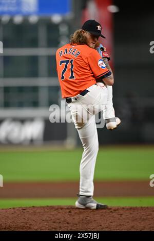 Astros' Hader: Shoulder Injury Throws Wrench In Playoff Plans - v8vm49z
