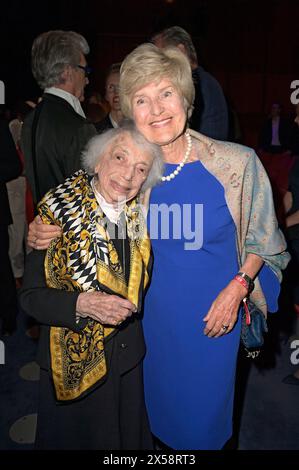 Margot Friedländer und Friede Springer bei der Verleihung des 30. B.Z. Kulturpreises 2024 im Theater am Potsdamer Platz. Berlin, 07.05.2024 Stock Photo