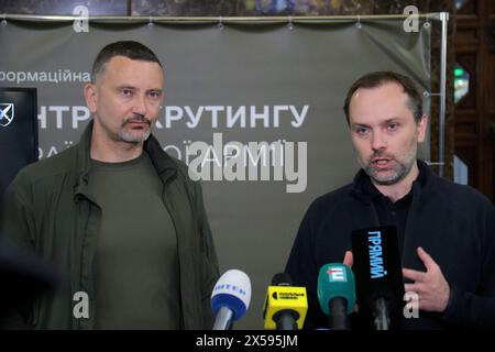 Non Exclusive: KYIV, UKRAINE - MAY 07, 2024 - Recruitment Commissioner of the Ministry of Defense of Ukraine Oleksii Bezhevets (L) and CEO of the Ukra Stock Photo