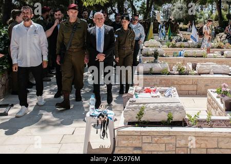 Jerusalem, Israel. 8th May, 2024. IDF Chief of the General Staff, HERZI HALEVI (red beret), honors the fallen at the Mount Herzl Military Cemetery. Memorial Day, Yom Hazikaron, for Israel's fallen servicemen and victims of terror attacks will be marked 13th May, 2024. Credit: Nir Alon/Alamy Live News Stock Photo