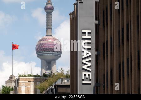 Shanghai, China. 08th May, 2024. The logo of Huawei's global flagship store is being displayed on the pedestrian street of Nanjing Road in the Huangpu district of Shanghai, China, on May 8, 2024. The Oriental Pearl Tower in Lujiazui is visible in the background to the left. (Photo by Costfoto/NurPhoto) Credit: NurPhoto SRL/Alamy Live News Stock Photo