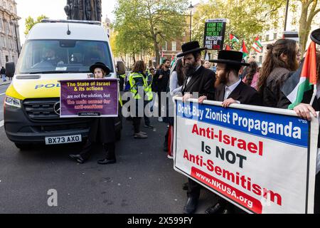 London, UK. 7th May, 2024. A young ultra-Orthodox Jew from Neturei Karta holds a sign in front of a stationary Metropolitan Police vehicle during a Hands Off Rafah demonstration outside Downing Street. The emergency demonstration was called in response to the Israeli military having commenced a military operation in Rafah, Gaza, where 1.3m Palestinians are sheltering. Credit: Mark Kerrison/Alamy Live News Stock Photo