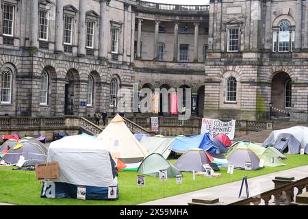 Students at an encampment at the Old College at the University of Edinburgh, protesting against the war in Gaza. Students in the UK, including in Leeds, Newcastle and Bristol, have set up tents outside university buildings, replicating the nationwide campus demonstrations which began in the US last month. Picture date: Wednesday May 8, 2024. Stock Photo