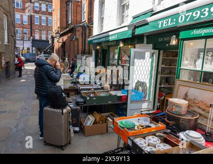 Flask Walk lane antique shop, Hampstead village in north London Stock Photo