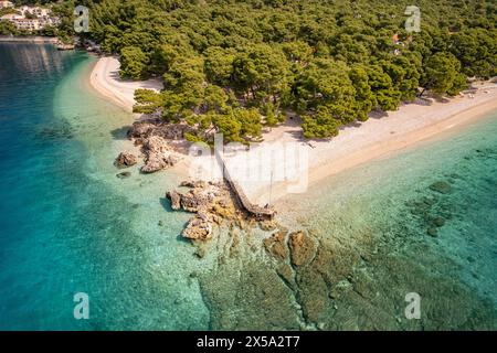 Strand Punta Rata bei Brela von oben gesehen, Kroatien, Europa |  Aerial view of Punta Rata beach near Brela, Croatia, Europe Stock Photo