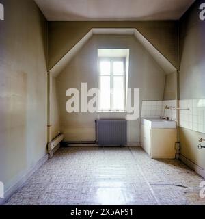 View of 20 Vintage Kitchen Ideas That Mix Old and New - CreativeBooster