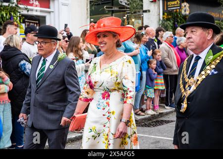 Helston, Cornwall,8th May 2024, Flora Day which is an ancient spring festival took place today in Helston, Cornwall. It celebrates the end of winter and marks the arrival of Summer. Thousands of people attend to line the streets and watch the amazing dances which started at 7am. In the first dance couples dance through the streets entering selected houses. Hal an Tow afterwards tells the history of Helston. Mid Morning there was a Children's dance with over a thousand children dancing from local schools all dancing in white dresses. Credit: Keith Larby/Alamy Live News Stock Photo