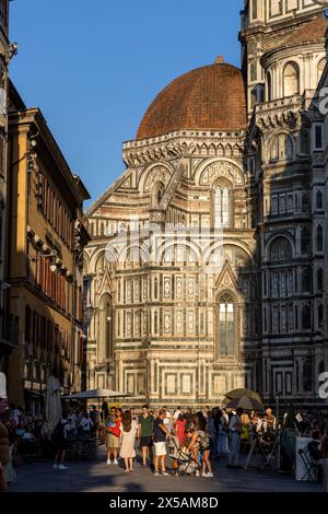 florence,italy - sep 09 2023: Tourists by the cathedral dome in evening sunlight Stock Photo
