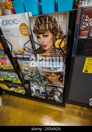 Periodicals in a supermarket check-out line in New York feature the celebrity singer Taylor Swift on Monday, May 6, 2024 (© Richard B. Levine) Stock Photo