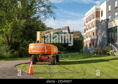 ROCHESTER, MN - 29 JUL 2020: JLG Articulating Boom Lift standing by the side of the building. Stock Photo