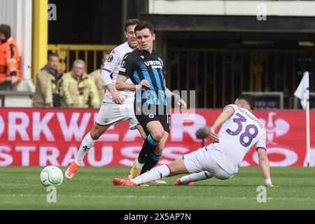 Brugge, Belgium. 08th May, 2024. Club's Hugo Vetlesen and Fiorentina's Rolando Mandragora fight for the ball during a soccer game between Belgian Club Brugge KV and Italian ACF Fiorentina, on Wednesday 08 May 2024, the return leg of the semi-final of the UEFA Conference League competition. BELGA PHOTO BRUNO FAHY Credit: Belga News Agency/Alamy Live News Stock Photo