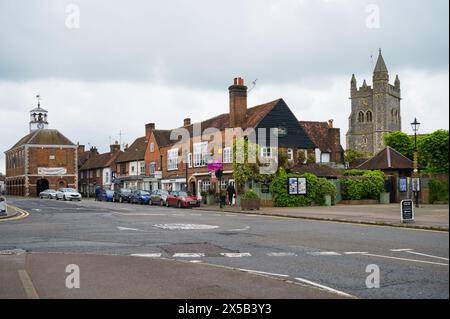 View across Market Square towards the market hall, shops, restaurants and St Mary's Church. Old Amersham, Buckinghamshire, England, UK Stock Photo