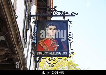 Duke of Wellington pub on Bugle Street, Southampton, in historic building with oak beams dating back to 1220, serving real ales and traditional food. Stock Photo