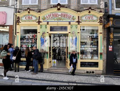 Classic vintage neighborhood storefront for A Perola Do Bolhao in Porto, Portugal Stock Photo