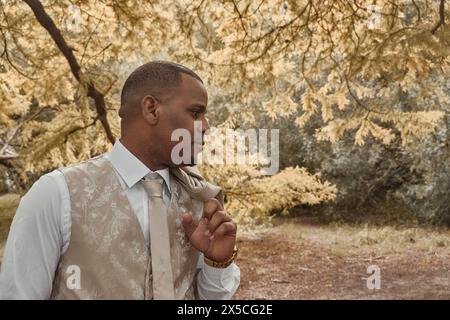 Portrait of Latin American man, in profile he is wearing a suit, autumn season. Stock Photo