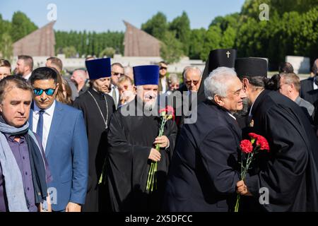 Berlin, Germany. 09th May, 2024. Sergei Yuryevich Nechayev (front right), Ambassador of the Russian Federation to the Federal Republic of Germany, greets Russian Orthodox clergymen at the Soviet memorial in Treptower Park. May 8 and 9 marks the 79th anniversary of the liberation from National Socialism. Credit: Christoph Soeder/dpa/Alamy Live News Stock Photo