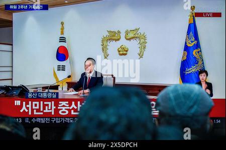 Seoul, South Korea. 09th May, 2024. A 24-hour Yonhapnews TV broadcast at Yongsan Railway Station in Seoul live shows President Yoon Suk Yeol's address to the nation marking the second anniversary of his presidency at the presidential office. Credit: SOPA Images Limited/Alamy Live News Stock Photo