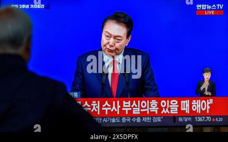 Seoul, South Korea. 09th May, 2024. A 24-hour Yonhapnews TV broadcast at Yongsan Railway Station in Seoul live shows President Yoon Suk Yeol answers reporters' questions during a press conference marking the second anniversary of his presidency at the presidential office. (Photo by Kim Jae-Hwan/SOPA Images/Sipa USA) Credit: Sipa USA/Alamy Live News Stock Photo