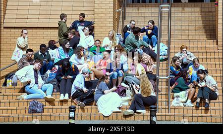 Glasgow, Scotland, UK. 9th May, 2024: UK Weather: Students  on the entrance steps from the royal conservatoire of Scotland congregate on the steps at lunchtime to enjoy the sun. Sunny summer weather for locals and tourists in the city centre. Credit Gerard Ferry/Alamy Live News Stock Photo