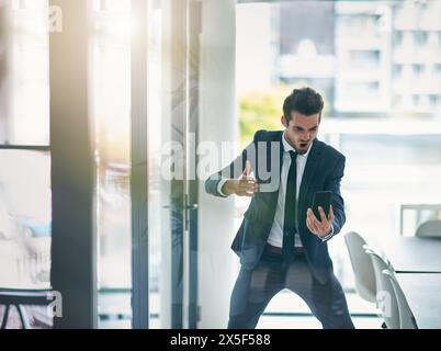 Angry Cubicle Frustrated office worker yelling on phone in his cubicle Stock Photo ...