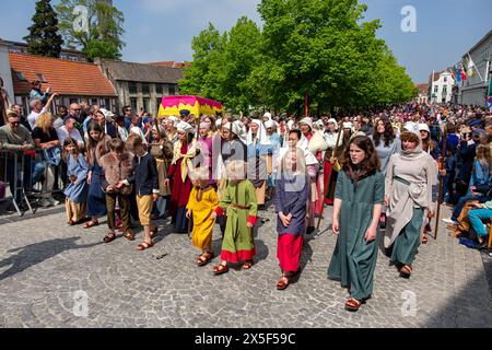 Brugge, Belgium. 09th May, 2024. volunteers are dressed up as historical people during the Holy Blood Procession (Heilige Bloedprocessie - Procession Saint-Sang) event, on Thursday 09 May 2024 in Brugge. During the procession, the relic of the Holy blood is carried from the Holy blood basilica to the Holy Saviour cathedral through the city center of Bruges. BELGA PHOTO KURT DESPLENTER Credit: Belga News Agency/Alamy Live News Stock Photo