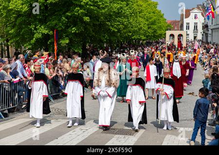 Brugge, Belgium. 09th May, 2024. volunteers are dressed up as historical people during the Holy Blood Procession (Heilige Bloedprocessie - Procession Saint-Sang) event, on Thursday 09 May 2024 in Brugge. During the procession, the relic of the Holy blood is carried from the Holy blood basilica to the Holy Saviour cathedral through the city center of Bruges. BELGA PHOTO KURT DESPLENTER Credit: Belga News Agency/Alamy Live News Stock Photo