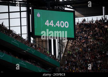 Cologne, Germany. 09th May, 2024. Soccer, Women: DFB Cup, VfL Wolfsburg - Bayern Munich, final, RheinEnergieStadion. The crowd of 44,400 is shown on a display. Credit: Fabian Strauch/dpa - IMPORTANT NOTE: In accordance with the regulations of the DFL German Football League and the DFB German Football Association, it is prohibited to utilize or have utilized photographs taken in the stadium and/or of the match in the form of sequential images and/or video-like photo series./dpa/Alamy Live News Stock Photo