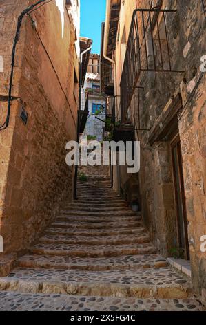 Street with stairs in the medieval town of Valderrobres in the Matarraña region. Teruel Spain. Stock Photo