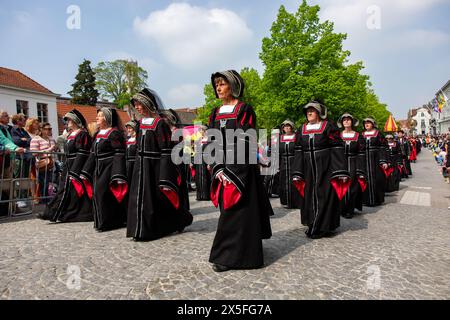 Brugge, Belgium. 09th May, 2024. volunteers are dressed up as historical people during the Holy Blood Procession (Heilige Bloedprocessie - Procession Saint-Sang) event, on Thursday 09 May 2024 in Brugge. During the procession, the relic of the Holy blood is carried from the Holy blood basilica to the Holy Saviour cathedral through the city center of Bruges. BELGA PHOTO KURT DESPLENTER Credit: Belga News Agency/Alamy Live News Stock Photo