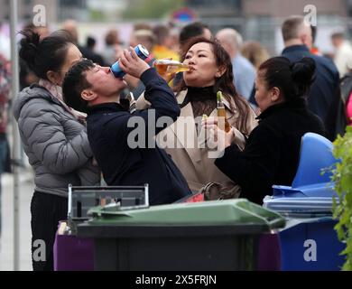 Malmo, Sweden. 09th May, 2024. Music fans in front of Malmo Arena ahead of the second semi-final of the 68th edition of the Eurovision Song Contest (ESC) in Malmo, Sweden, May 09, 2024. Photo: Sanjin Strukic/PIXSELL Credit: Pixsell/Alamy Live News Stock Photo