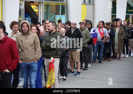 Malmo, Sweden. 09th May, 2024. Music fans in front of Malmo Arena ahead of the second semi-final of the 68th edition of the Eurovision Song Contest (ESC) in Malmo, Sweden, May 09, 2024. Photo: Sanjin Strukic/PIXSELL Credit: Pixsell/Alamy Live News Stock Photo