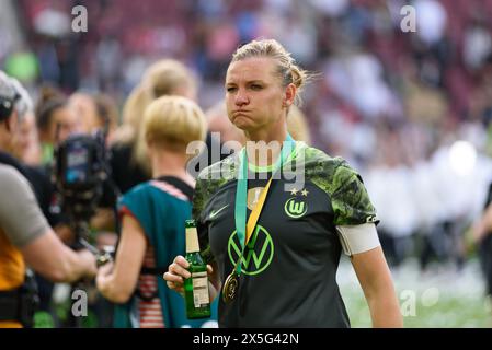 Alexandra Popp (11 VfL Wolfsburg) with a beer after the DFB-Cup Final match between FC Bayern Munich and VfL Wolfsburg at RheinEnergieStadion, in Cologne, Germany. (Sven Beyrich/SPP) Credit: SPP Sport Press Photo. /Alamy Live News Stock Photo